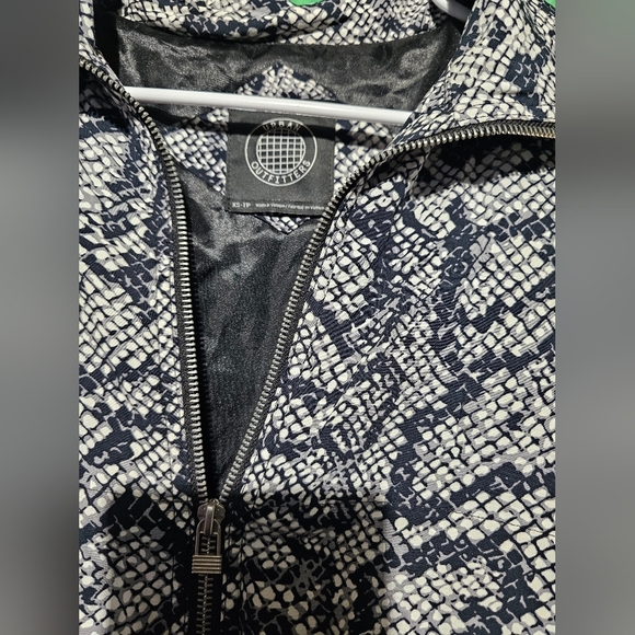 Urban Outfitters Monochrome Bomber Jacket XS - Oversized Fit A Large PTP 22 - Picture 5 of 5